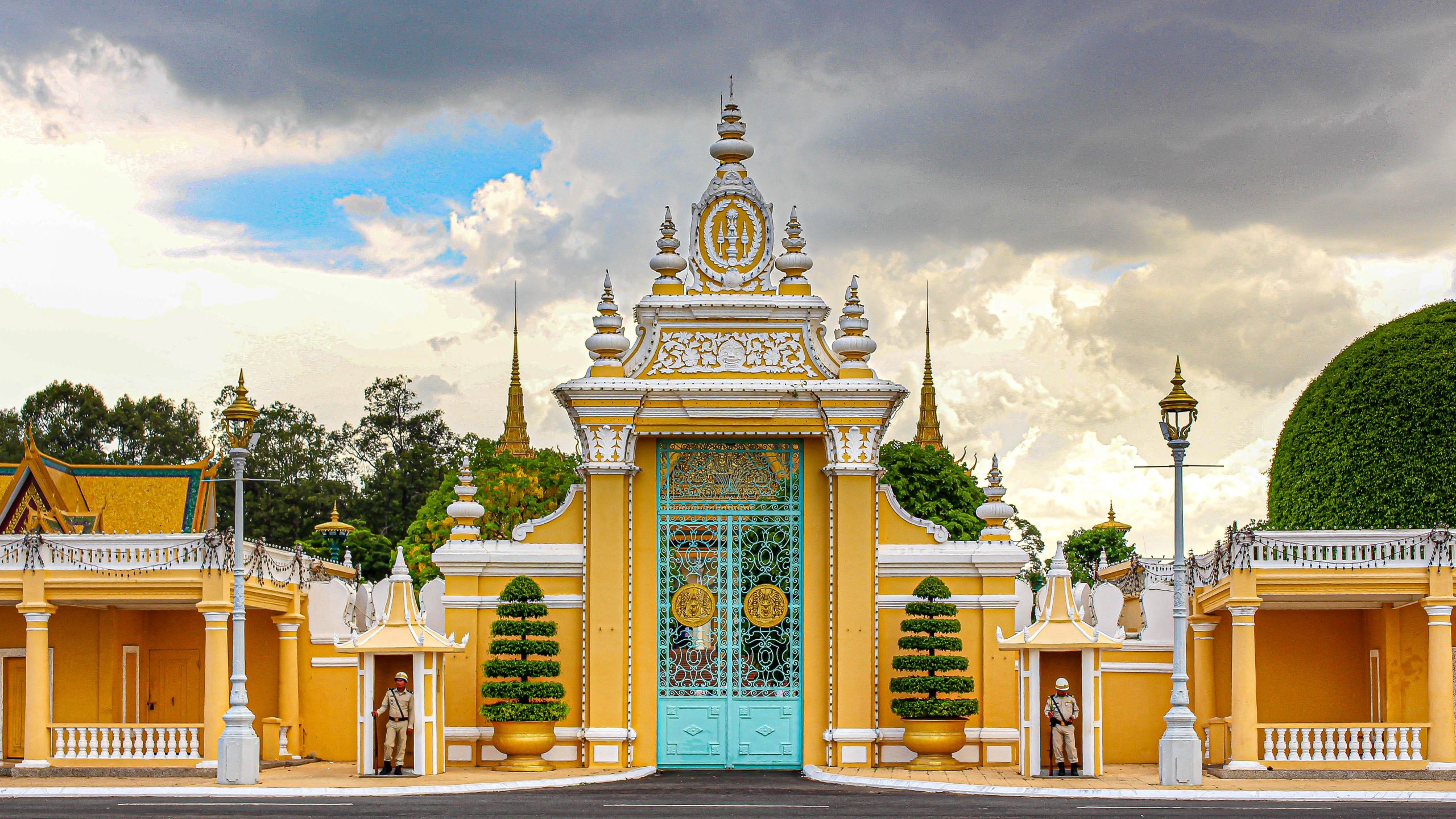 Day 1: Independence Monument - the Royal Palace -  the Silver Pagoda, 