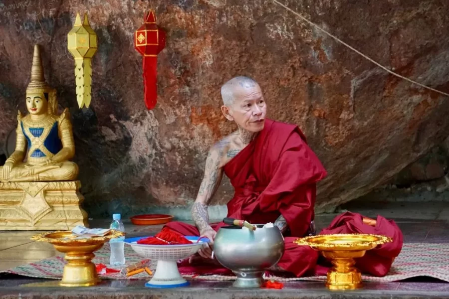 Fortune-telling & Monk Blessing Tour