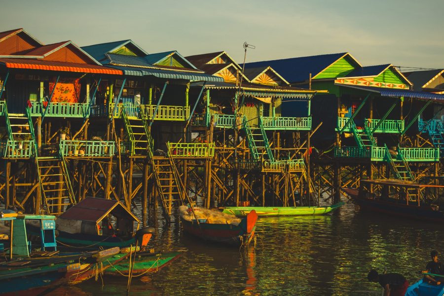 A Glimpse into a Floating World KAMPONG PLUK & MONK BLESSING